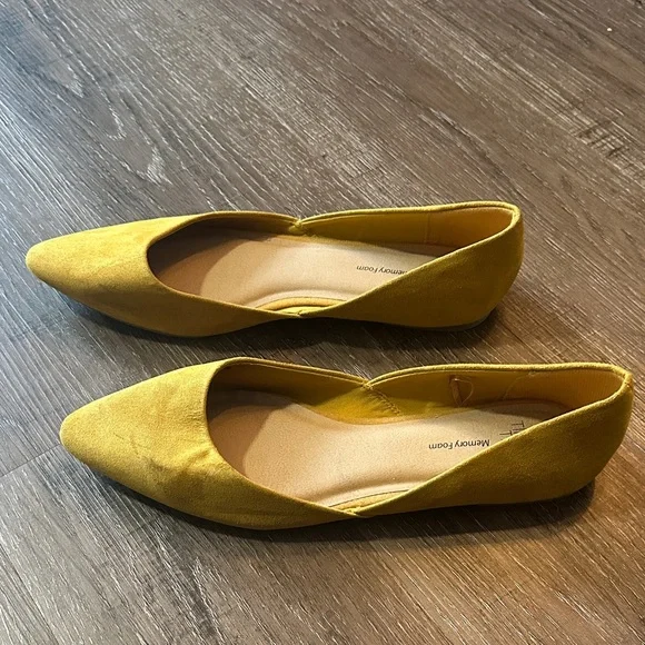 Time and Tru Mustard Yellow Loafers - Picture 4 of 6
